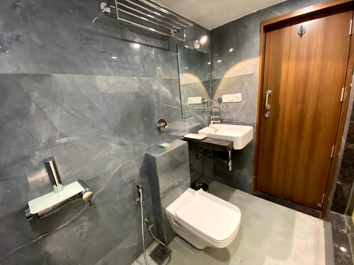 Hotel Unique By Apex Vadodara Eksteriør billede